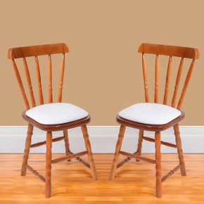 29 kit 2 cadeiras de madeira na cor mel estofadas dalas t70