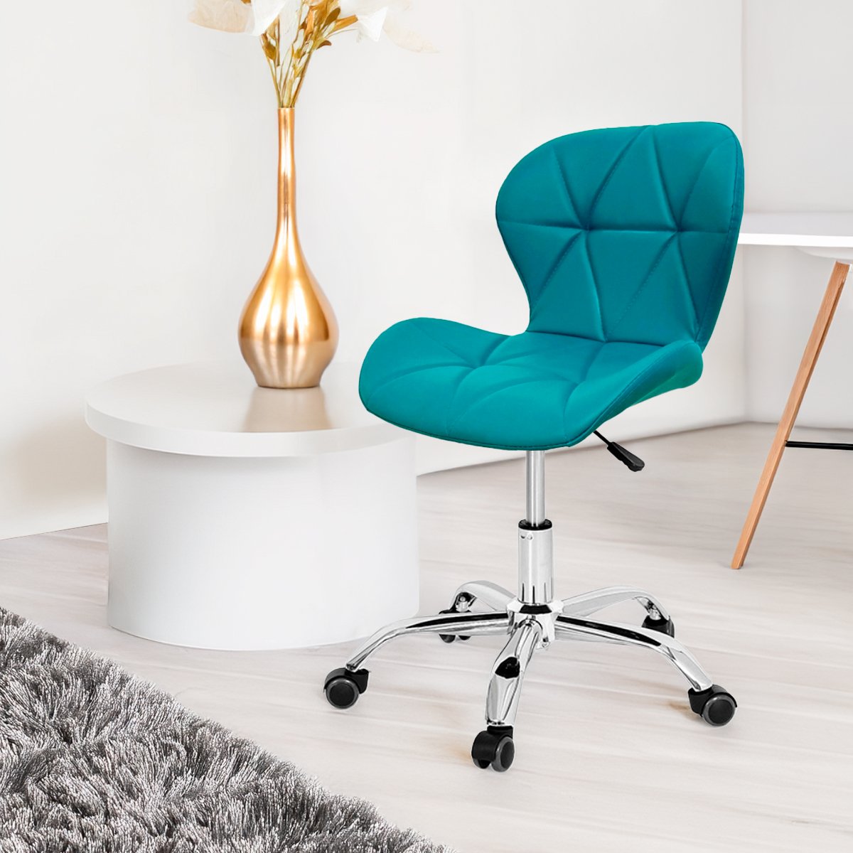 Cadeira Vegas Slim Turquesa em ambiente