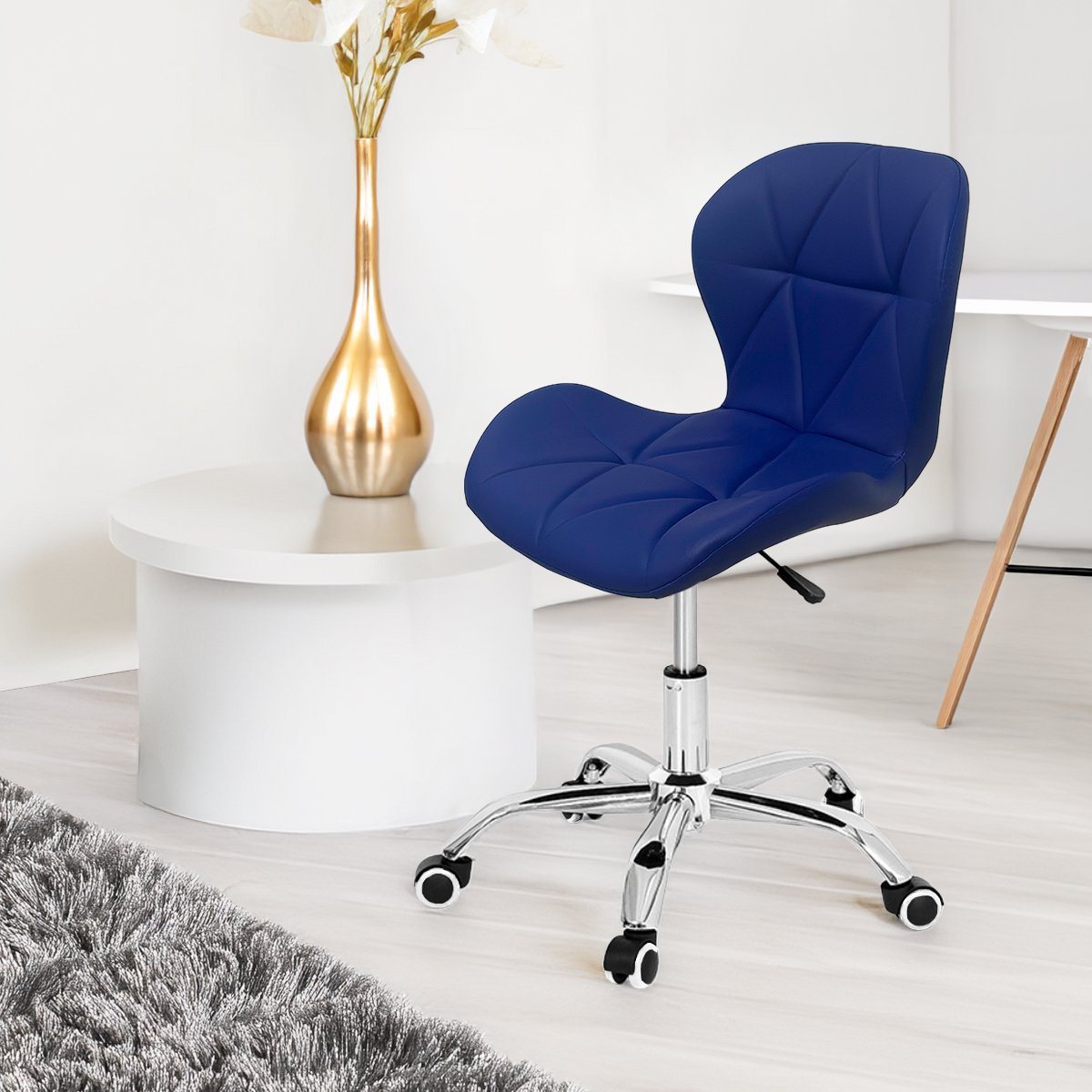 Cadeira Vegas Slim Azul em ambiente