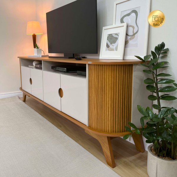 07 rack bancada vivaldi 2 0m p tv ate 80 pol 4 portas design canelado curvo