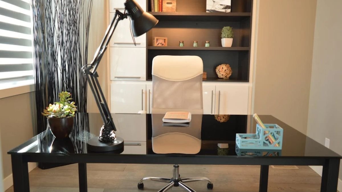escritorio decorado e organizado