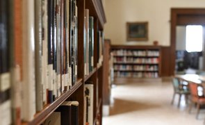 estante de livros