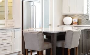 sala de jantar com tons claros