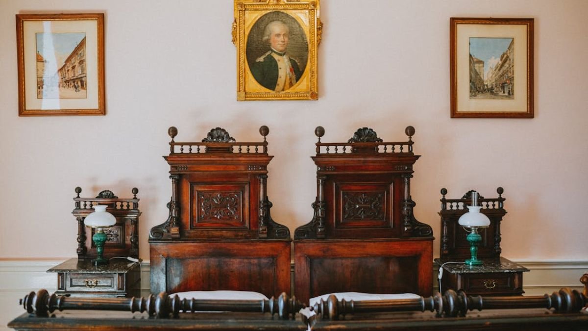 moveis antigos em sala